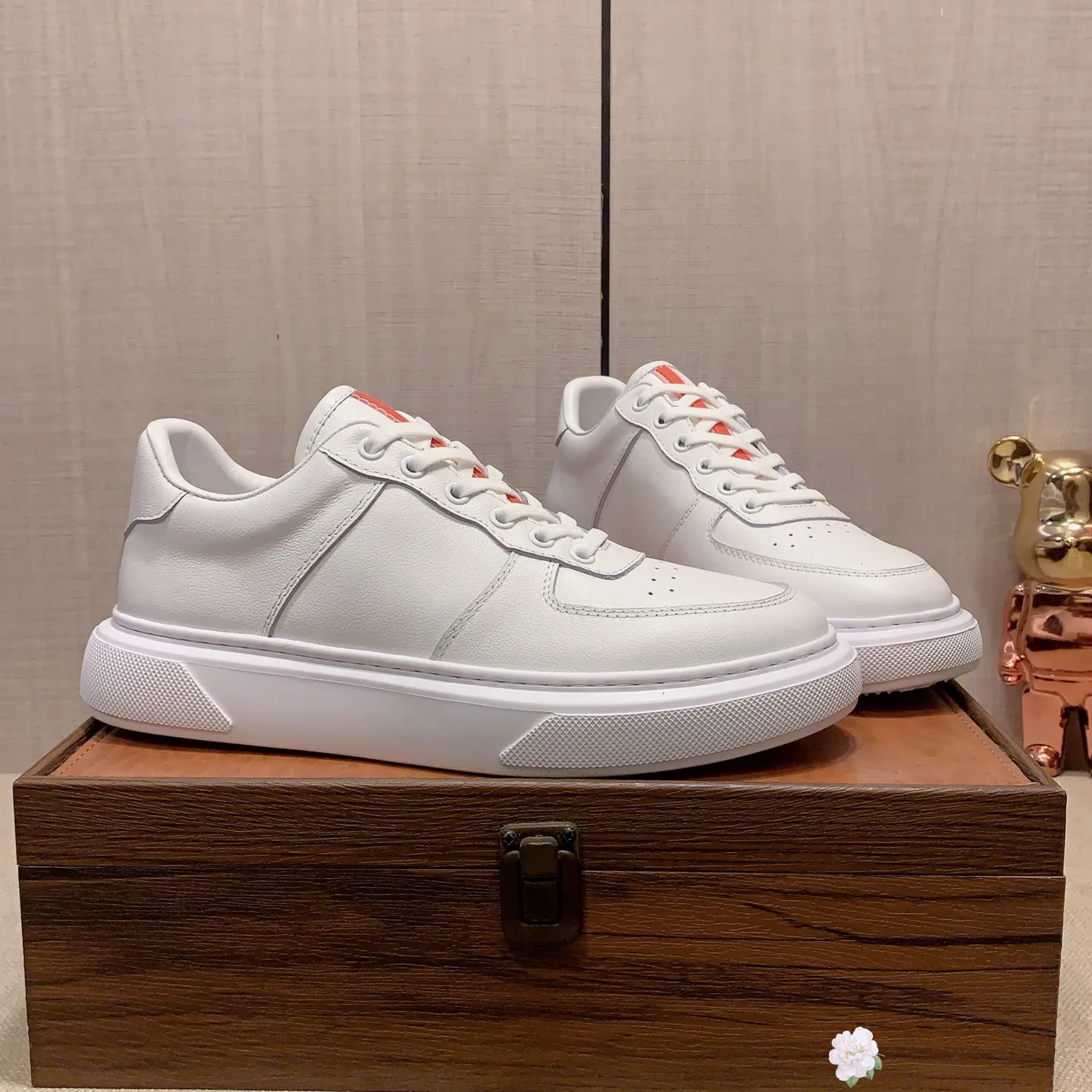 Men's men's shoes💰460💰💰🎩🎩[Lightning][Lightning] "PRADA*" The latest and most popular casual shoes, top brand [seduce] luxury ~ purchasing agency, top ~ quality. [Strong] The upper is made of imported breathable cowhide with material ➕ breathable sheepskin feet (•) and fine workmanship. The original stylish and stylish soft rubber wear-resistant and non-slip outsole is light and comfortable on the feet. The real thing looks better when photographed in person. 0128: Size: 38-44, 45 sizes can be customized, black, white
